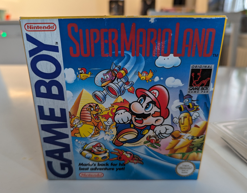 A box of Super Mario Land, without stickers.